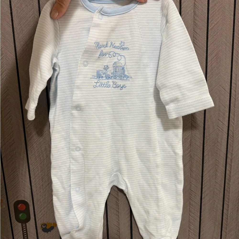 ❤️ BUNDLE 4/$20 Onesies Footies